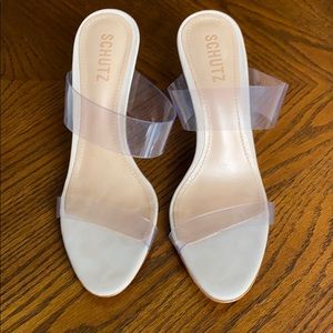 New Schultz pumps 8.5 but fit like an 8